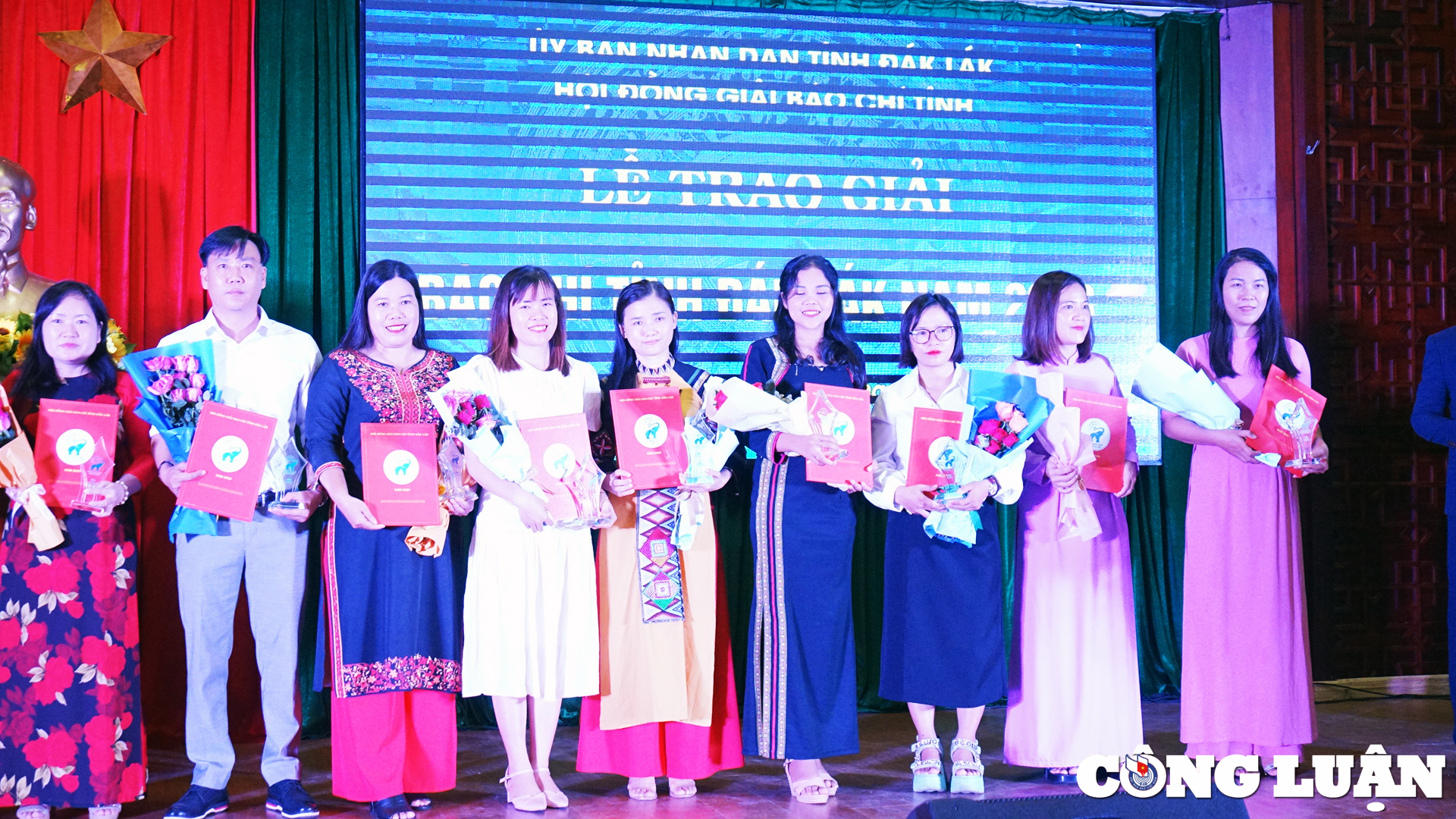 55 excellent works were awarded the Dak Lak Provincial Newspaper Award for the fourth time in 2023, photo 3