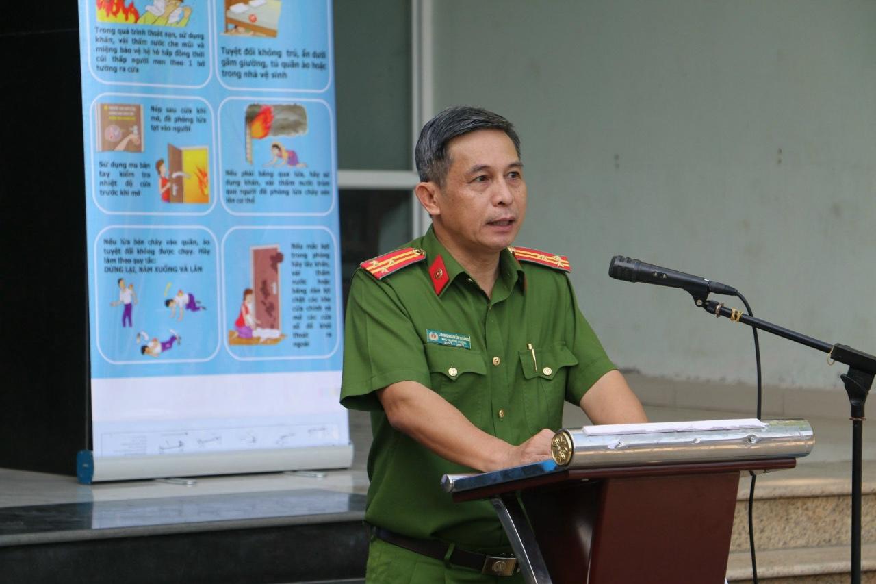 Thượng tá Lương Nguyễn Hoàng - Phó Trưởng Phòng Cảnh sát PCCC và CNCH chia sẻ về ý nghĩa chương trình trải nghiệm, thực hành kỹ năng PCCC, CNCH.