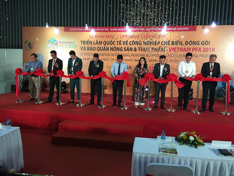 Các đại biểu cắt băng khai mạc Việt Nam PFA 2019