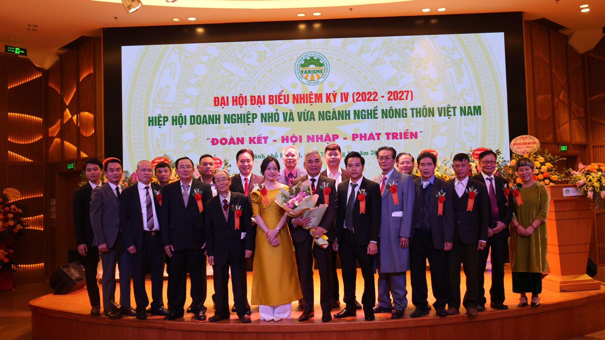 Ra mắt Ban Chấp hành mới của Hiệp hội Doanh nghiệp nhỏ và vừa ngành nghề nông thôn Việt Nam nhiệm kỳ IV.