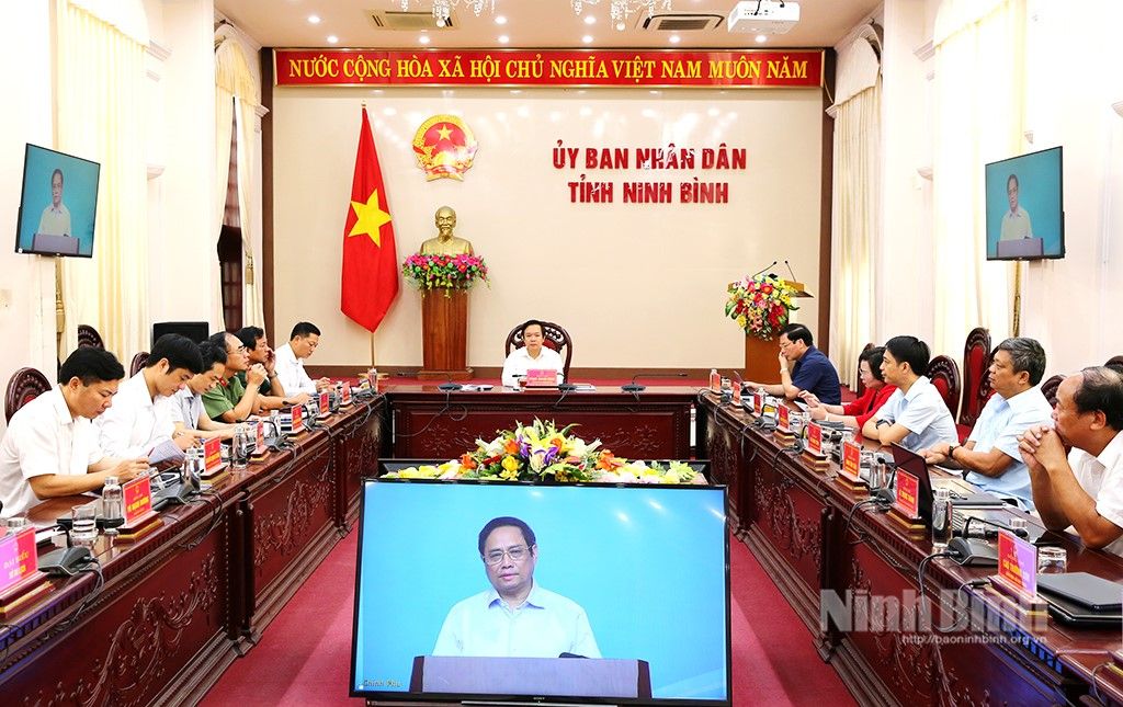 Hội nghị trực tuyến toàn quốc về đẩy mạnh giải ngân vốn đầu tư công tại điểm cầu Ninh Bình.