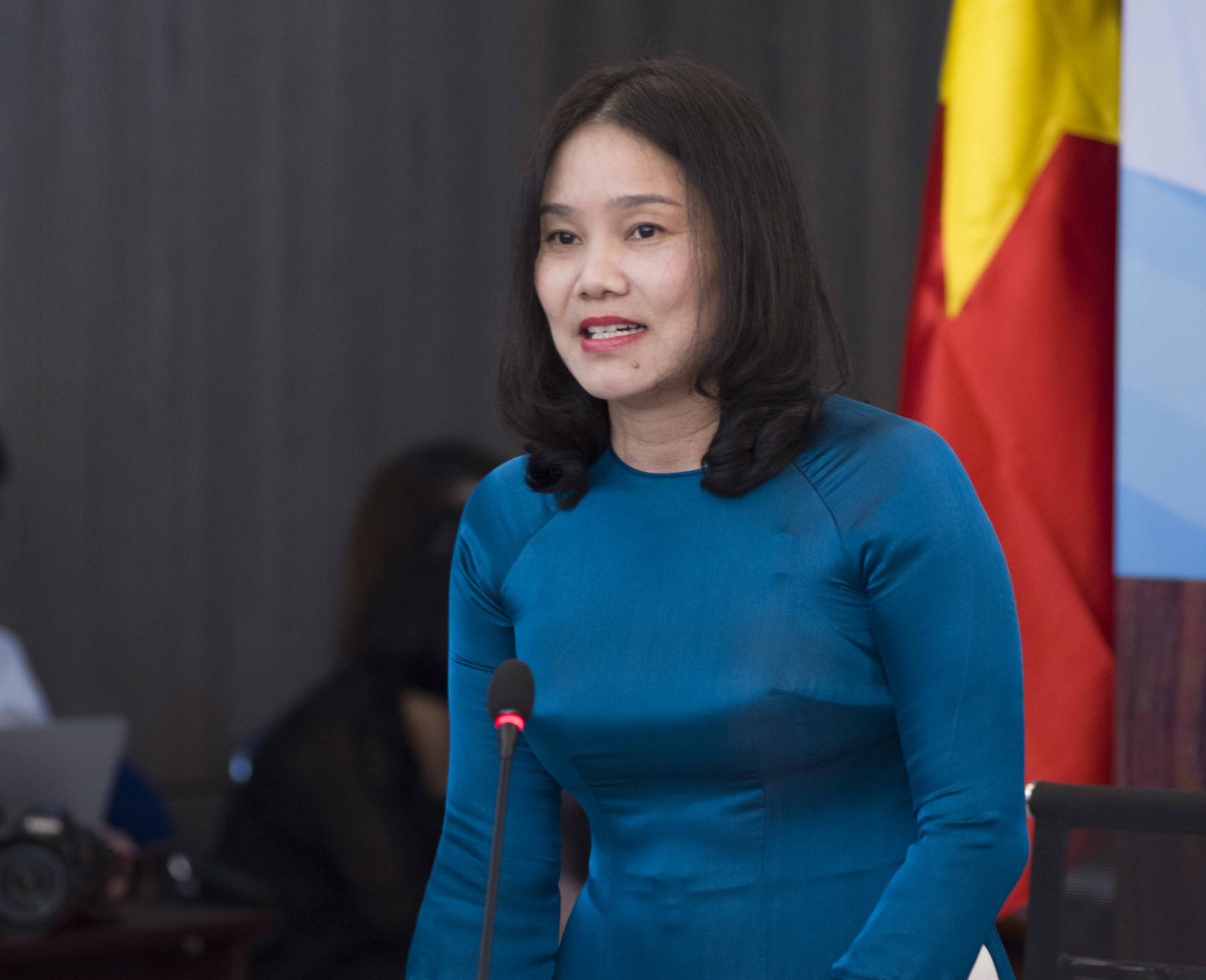 TS. Trần Thị Loan, Phó Trưởng Khoa Lưu trữ học và Quản trị Văn phòng phát biểu đề dẫn Hội thảo.
