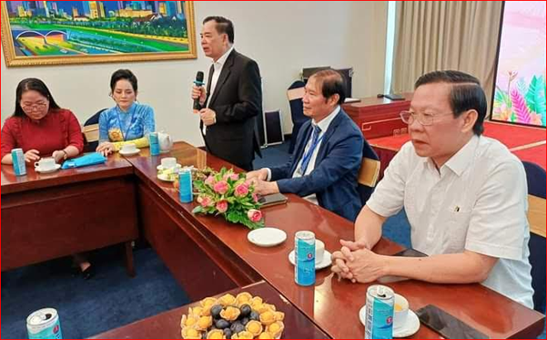 Chủ tịch UBND TP.Hồ Chí Minh Phan Văn Mãi đến dự buổi gặp mặt giao lưu 