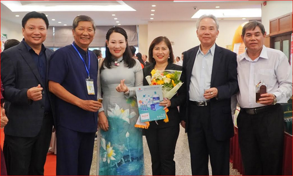 Bà Ngô Thị Thu Thủy- Tổng Giám đốc Fujiwa Việt Nam (thứ 3 từ phải sang)