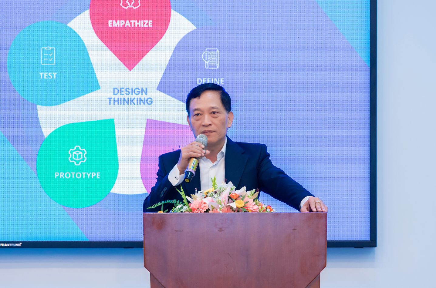 Thứ trưởng Bộ KH&CN Trần Văn Tùng khai mạc chương trình