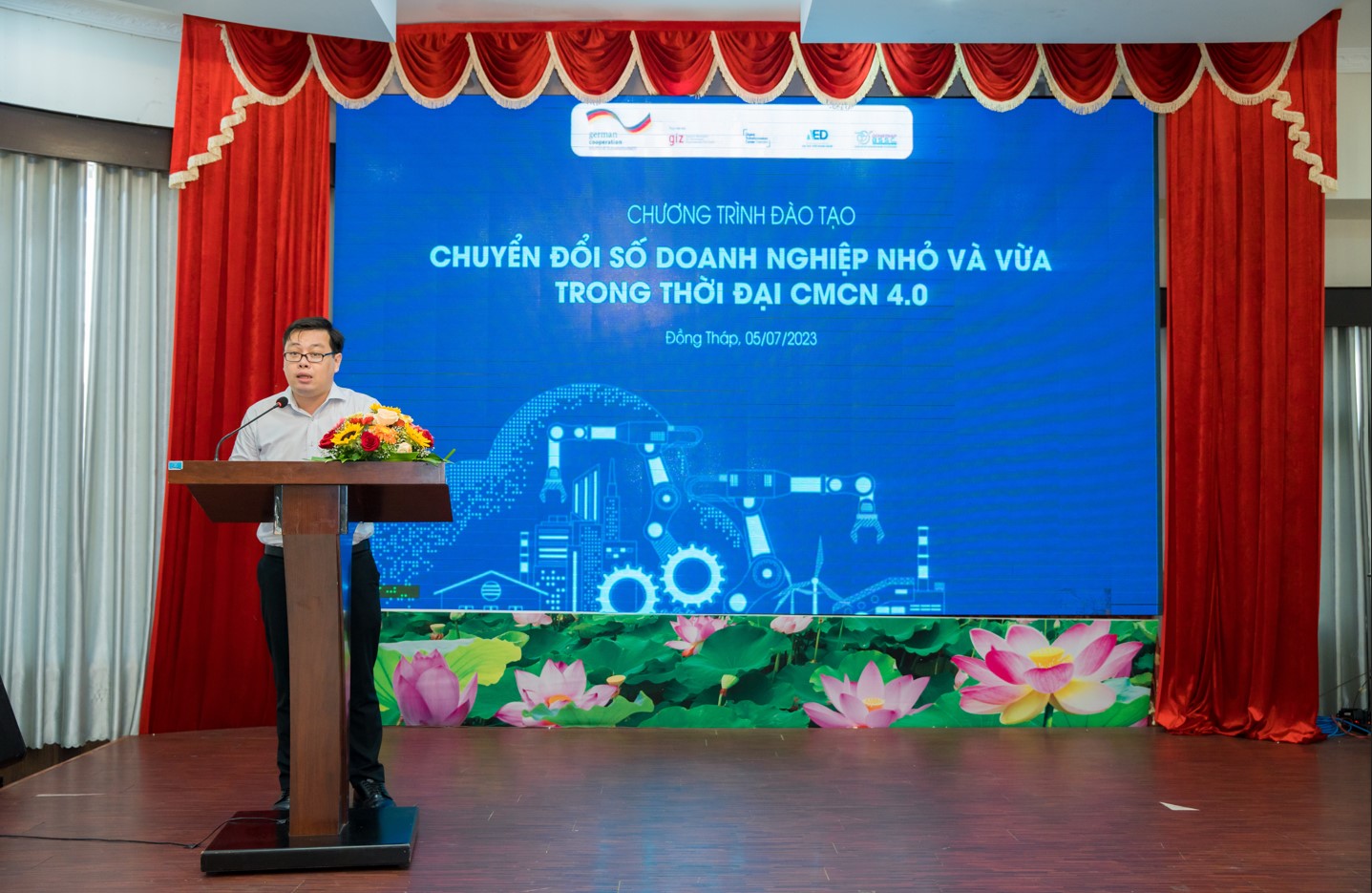 Ông Nguyễn Hồng Phong - Sở Kế hoạch và Đầu tư tỉnh Đồng Tháp phát biểu tại chương trình