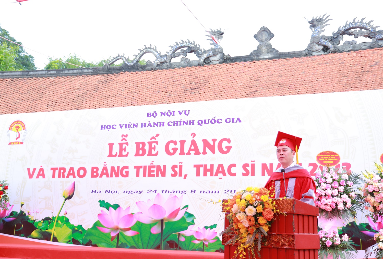 Tân Tiến sĩ Lê Hữu Toàn, đại diện các học viện gửi lời cảm ơn đến Học viện Hành chính Quốc gia cùng các vị đại biểu, khách mời tham dự Lễ Bế giảng.