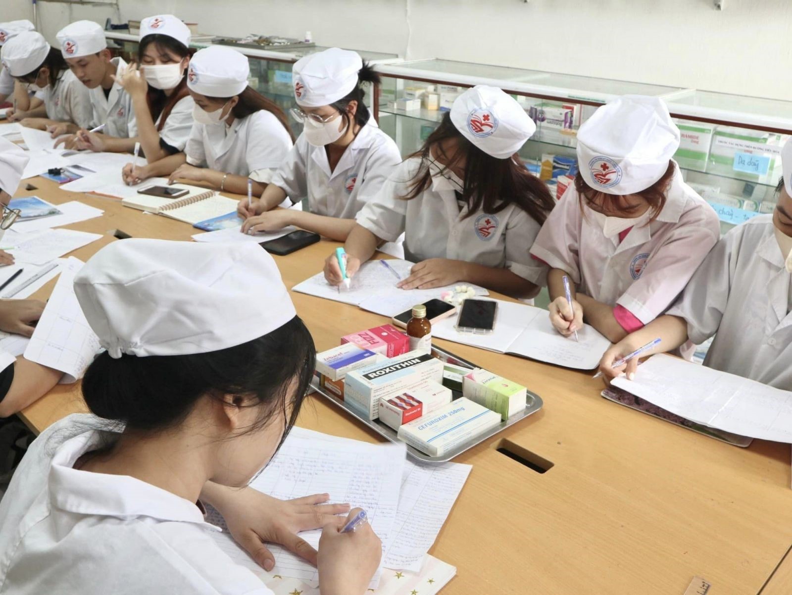 Ngành Y tế Quảng Ninh chú trọng các chuyên ngành đào tạo sau đại học và các lớp bồi dưỡng cho các đối tượng công chức, viên chức nhằm nâng cao trình độ quản lý, kỹ năng nghề nghiệp và trình độ chuyên môn.