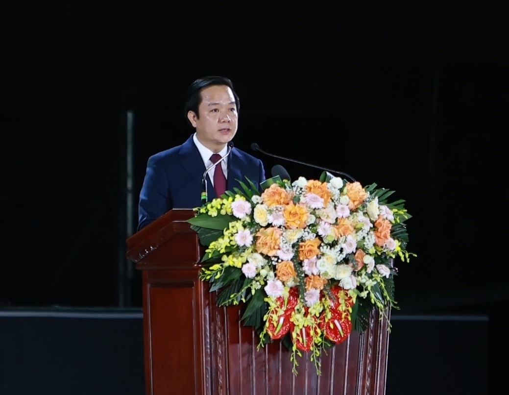 Ông Phạm Quang Ngọc - Chủ tịch UBND tỉnh Ninh Bình phát biểu diễn văn khai mạc tại lễ kỷ niệm 1.100 năm Ngày sinh Đinh Tiên Hoàng Đế và khai mạc Lễ hội Hoa Lư năm 2024.