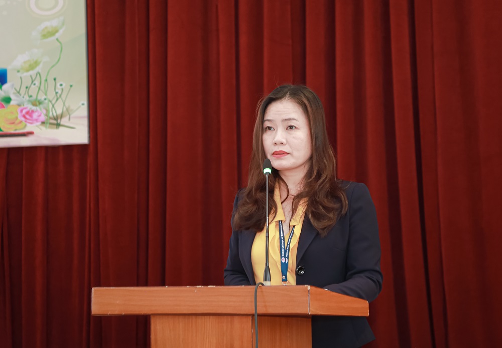Bà Nguyễn Thị Hồng Ngọc, Trưởng khoa Khách sạn du lịch phát biểu khai mạc Tọa đàm.