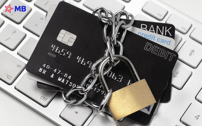 Khách hàng có thể chủ động khóa thẻ tín dụng để đảm bảo an toàn cho giao dịch