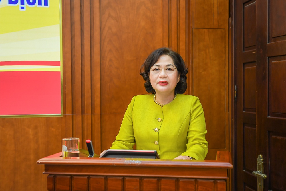Thống đốc NHNN Nguyễn Thị Hồng phát biểu giao nhiệm vụ cho các đồng chí được điều động và bổ nhiệm