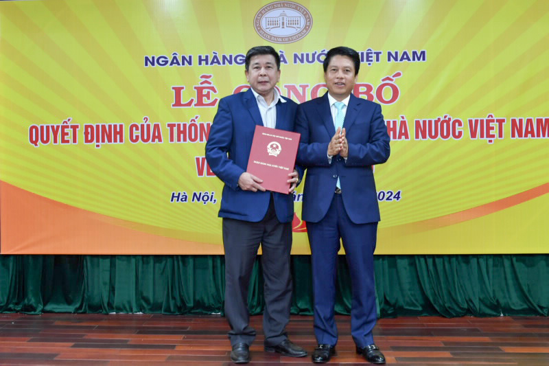 Phó Thống đốc NHNN Phạm Tiến Dũng trao Quyết định bổ nhiệm cho Đ/c Lê Thái Nam