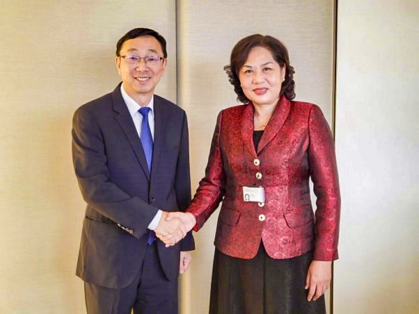 Thống đốc Nguyễn Thị Hồng trao đổi với ông Tao Zhang, Trưởng đại diện Văn phòng BIS khu vực châu Á - Thái Bình Dương