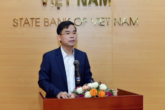 Ông Nguyễn Xuân Bắc – Phó Vụ trưởng Vụ Tín dụng các ngành kinh tế báo cáo tại Hội nghị