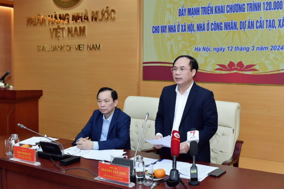 Thứ trưởng Bộ Xây dựng Nguyễn Văn Sinh phát biểu tại Hội nghị
