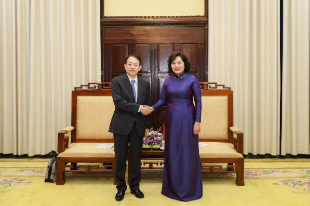 Thống đốc NHNN Nguyễn Thị Hồng và Chủ tịch ADB Masatsugu Asakawa