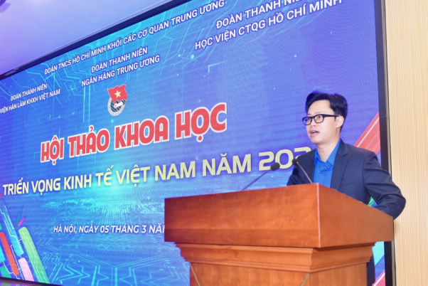 Phó Bí thư thường trực Đoàn Thanh niên NHTW Trần Long phát biểu khai mạc Hội thảo