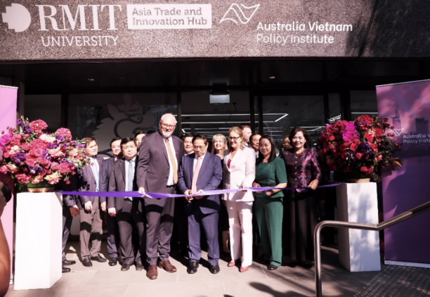 Thống đốc tháp tùng Thủ tướng Chính phủ cắt băng khánh thành Viện chính sách Australia-Việt Nam tại Đại học RMIT