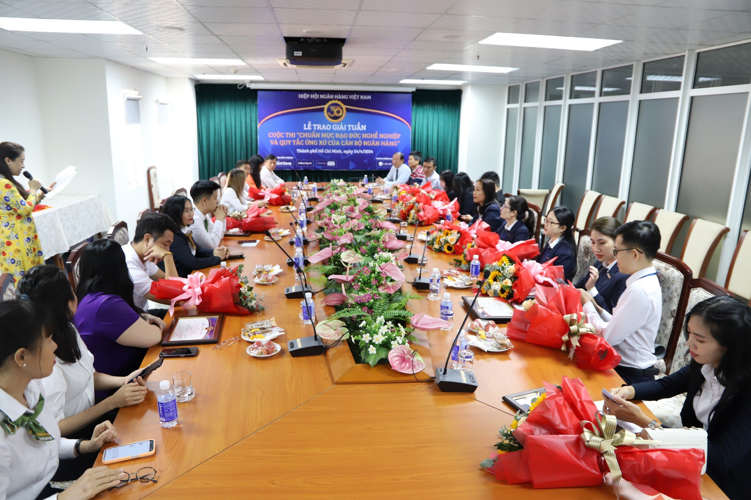 Hiệp hội Ngân hàng Việt Nam trao giải tuần Cuộc thi tại TP. Hồ Chí Minh