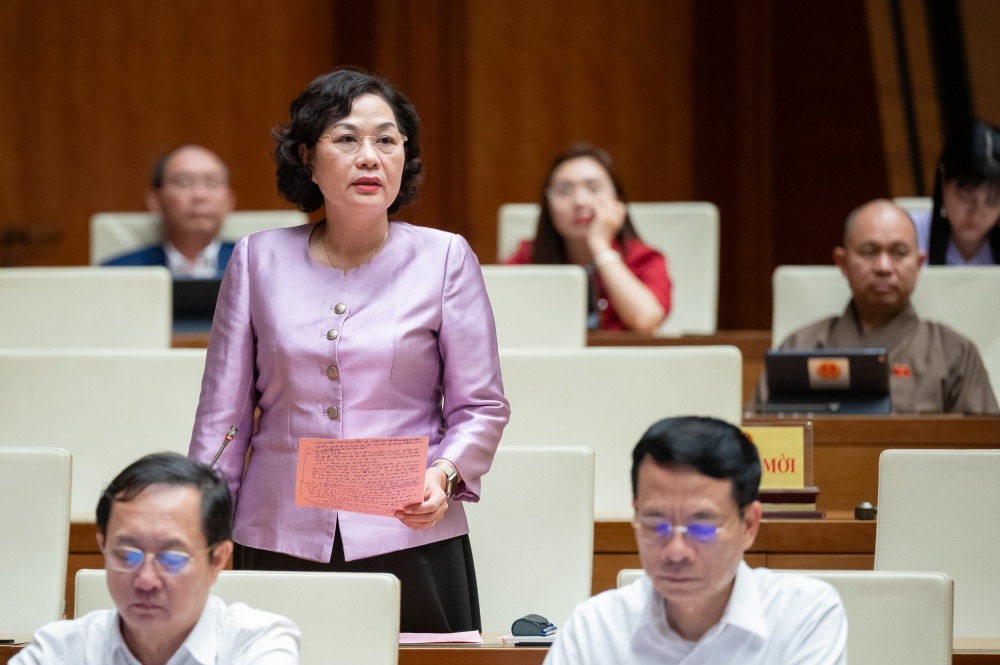Thống đốc Nguyễn Thị Hồng phát biểu giải trình, làm rõ một số vấn đề đại biểu Quốc hội nêu
