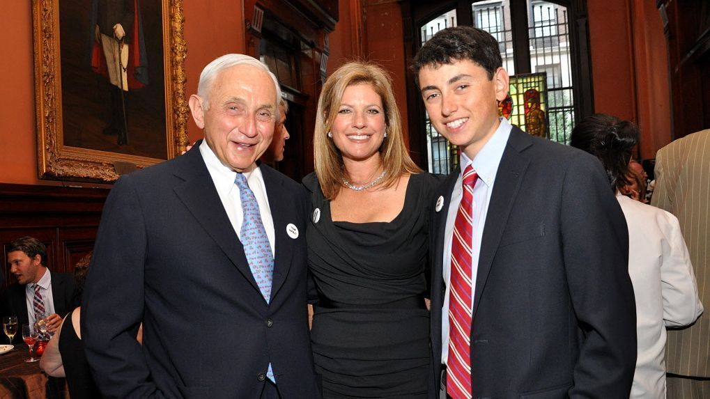 PX060_7984_9-Leslie-Wexner-with-his-wife-Abigail-Wexner-and-son-Harry-Wexner.jpg