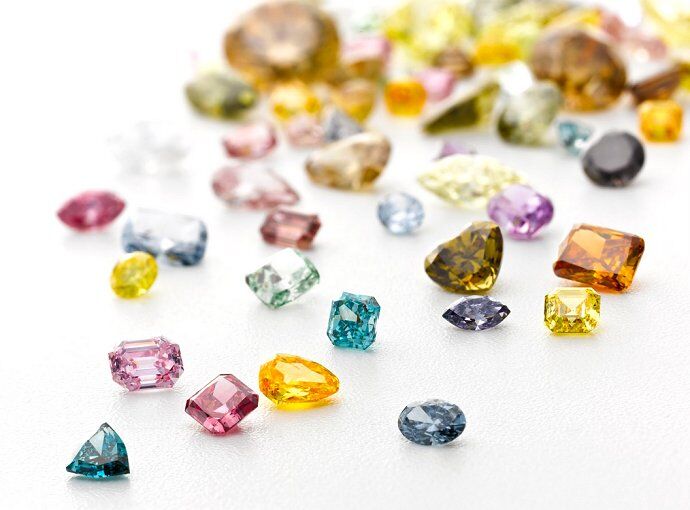 Cứ 10.000 viên kim cương trên thế giới thì có khoảng 1 viên có màu