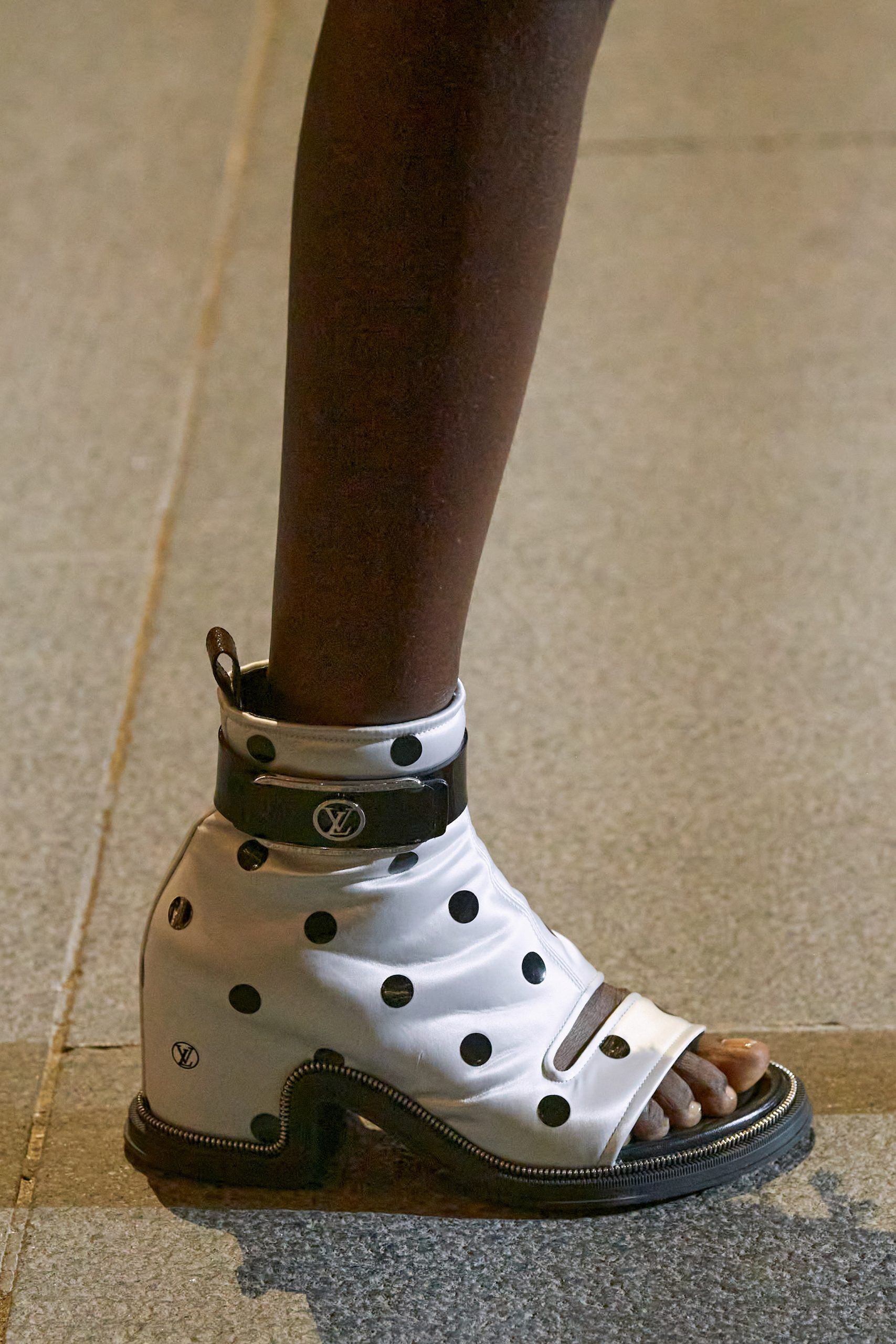 Louis Vuitton ankle boots hở mũi