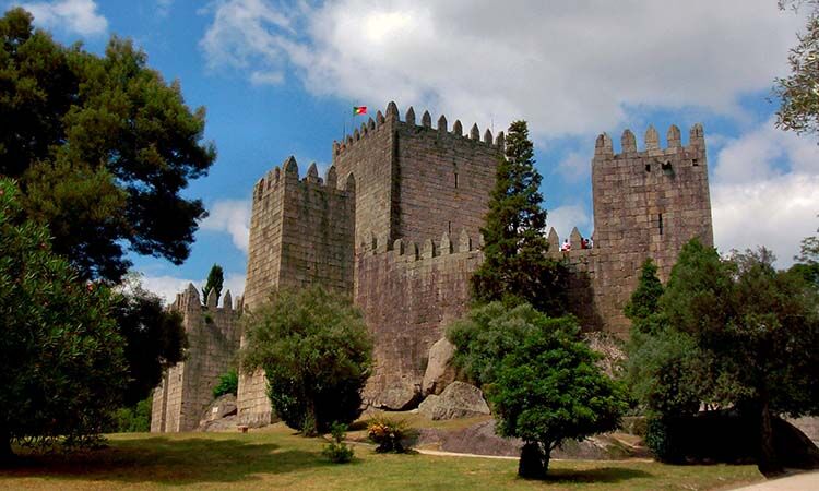 Lâu đài Guimaraes – Một trong 7 kì quan mới của Bồ Đào Nha