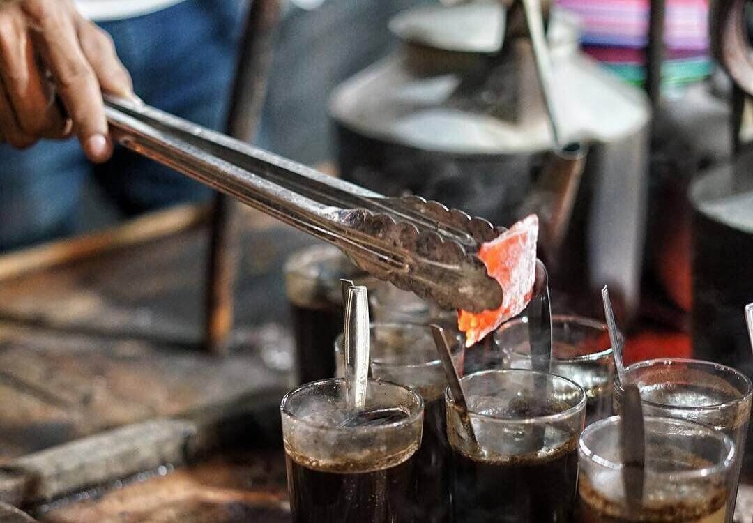 Kopi Joss là cà phê than đá độc đáo đến từ Indonesia.