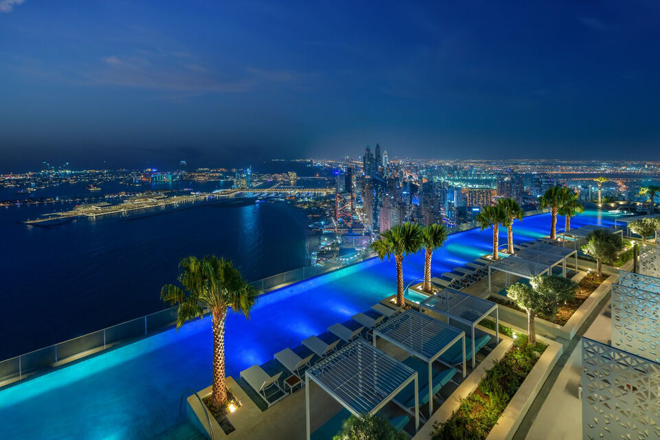 Bể bơi vô cực cao nhất thế giới tại Dubai