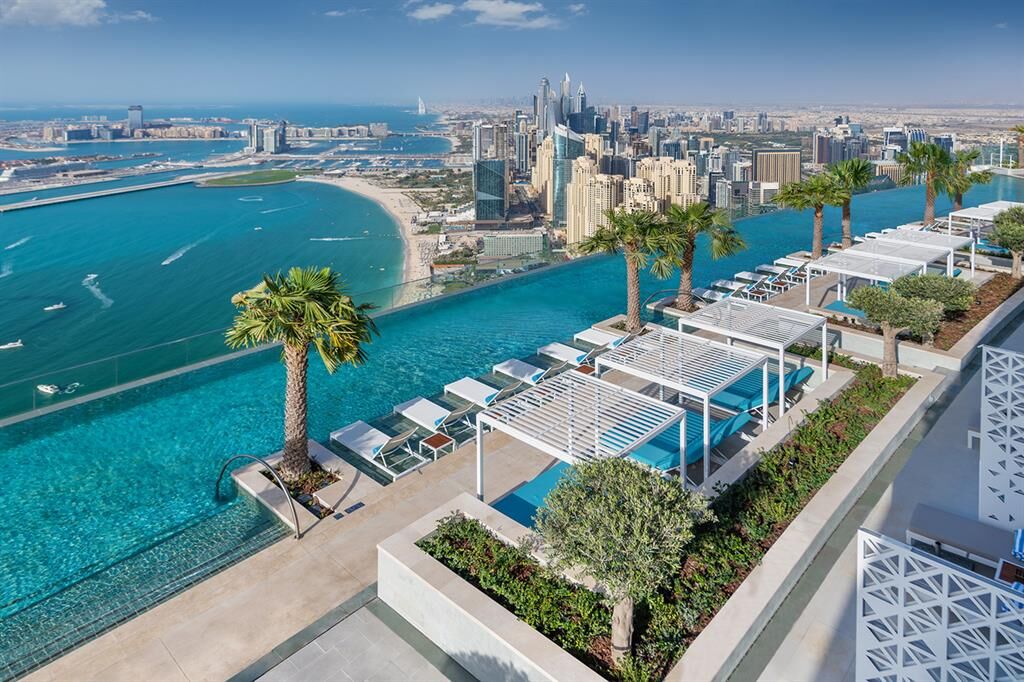 Bể bơi vô cực cao nhât thế giới ở Dubai
