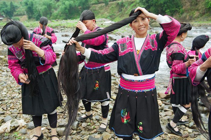 Những phụ nữ Trung Quốc thường gội đầu bằng nước gạo