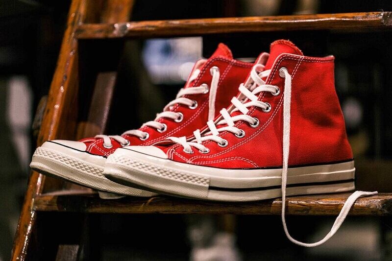 Một trong các hãng giày sneaker nổi tiếng nhất có tuổi đời hơn 100 năm chính là Converse