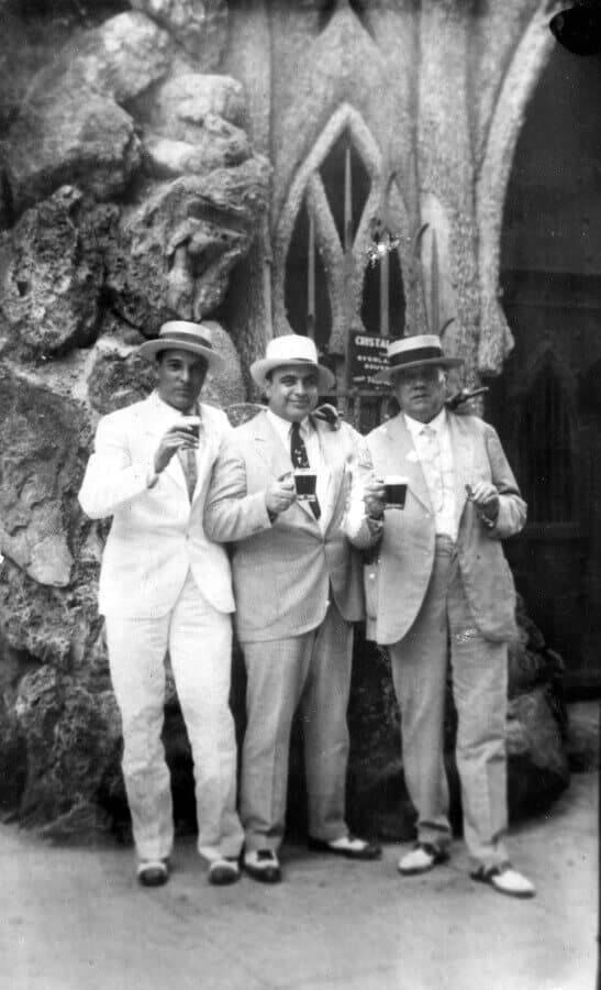 Bố già Al Capone diện Suit với Spectator.