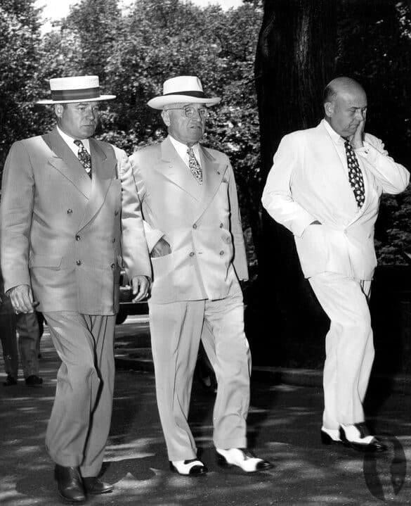 Tổng thống Mỹ Harry Truman diện 1 outfit đậm chất mùa hè với giày Spectator