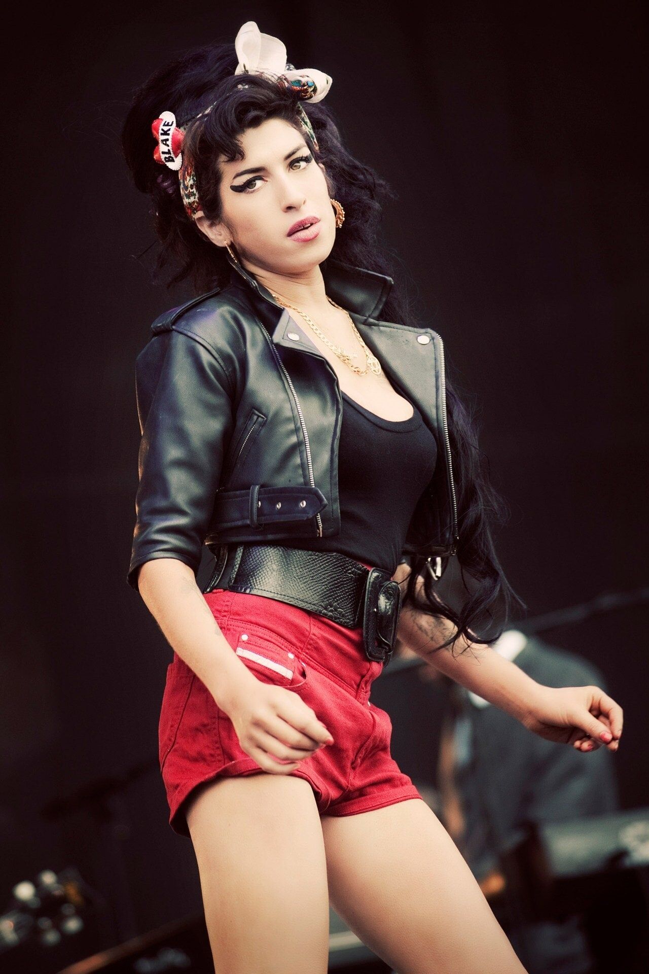Gia đình Amy Winehouse bán đầu giá trang phục của cô - Ảnh 11