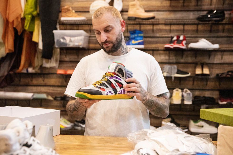 Gucci tạo cơn sốt mới với giày sneaker bằng chất liệu bền vững thuần chay Demetra-3