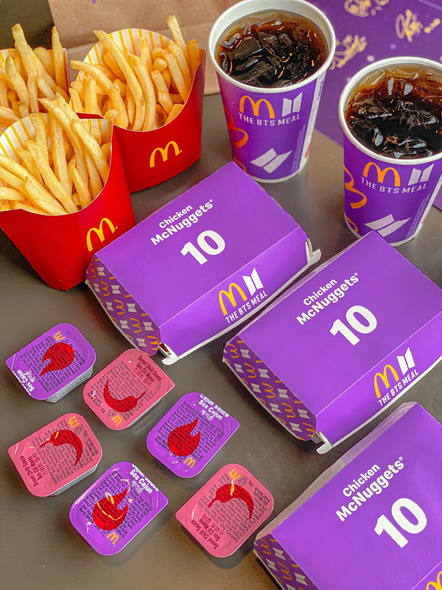 “Độ” snearker chất lừ từ giấy gói bữa ăn BTS của McDonald-6