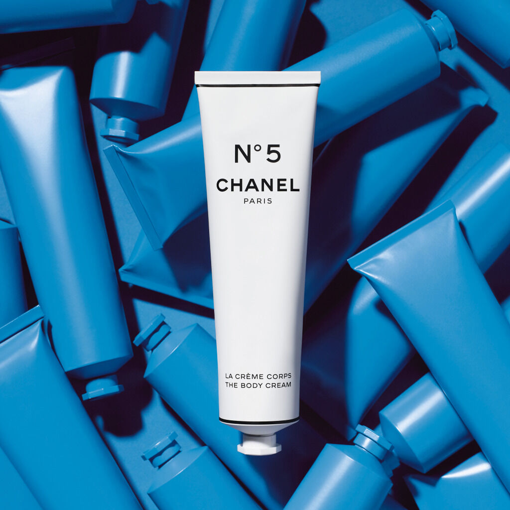 Chanel kỷ niệm 100 năm dòng nước hoa No.5 kinh điển bằng BST Factory 5-2