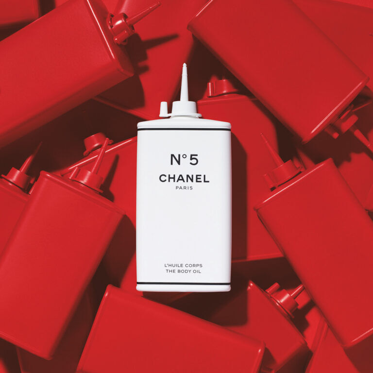 Chanel kỷ niệm 100 năm dòng nước hoa No.5 kinh điển bằng BST Factory 5-3