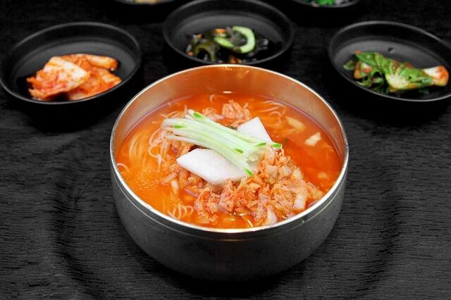 Mỳ kim chi Mariguksu là món ăn hảo hạng ở Hàn Quốc