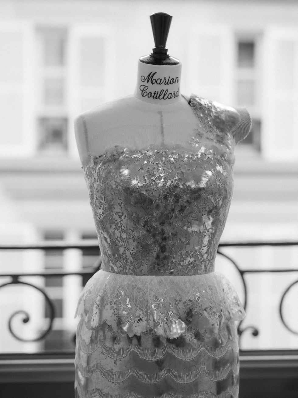 Marion Cotillard nổi bật trên thảm đỏ Cannes với “siêu phẩm” đầm Chanel Haute Couture-3