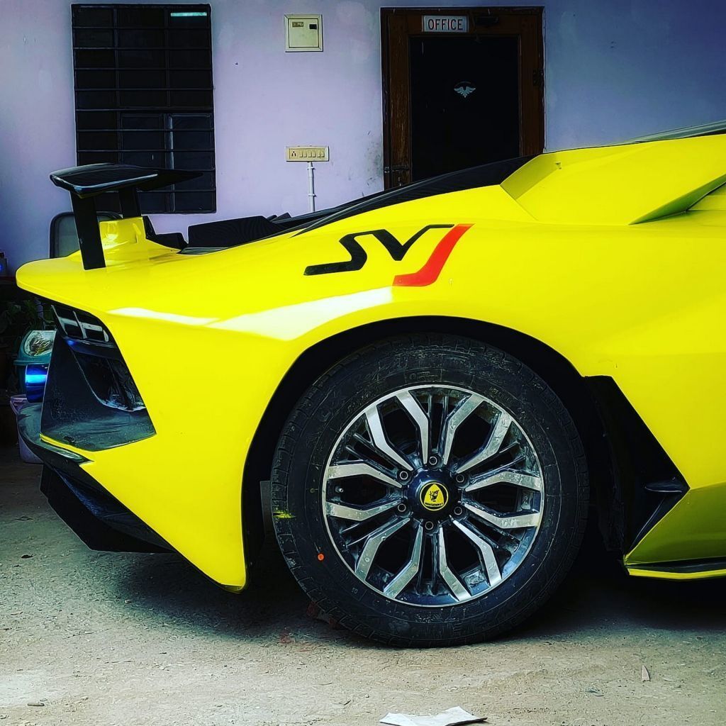 “Phù phép” Honda Civic đời cũ thành siêu xe Lamborghini Aventador SVJ-4