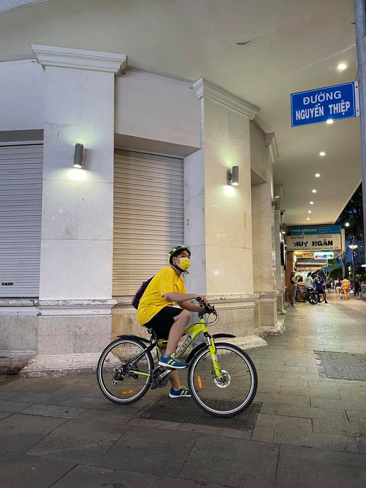 Trending Sài Gòn mùa dịch: Đeo khẩu trang, đạp xe, nâng cao sức khỏe - 7