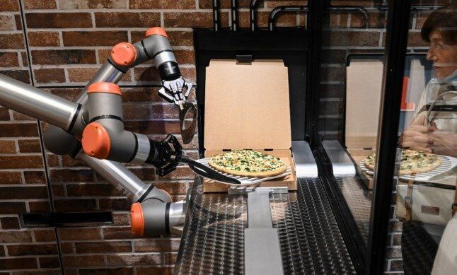 Pizza robot Pazzi