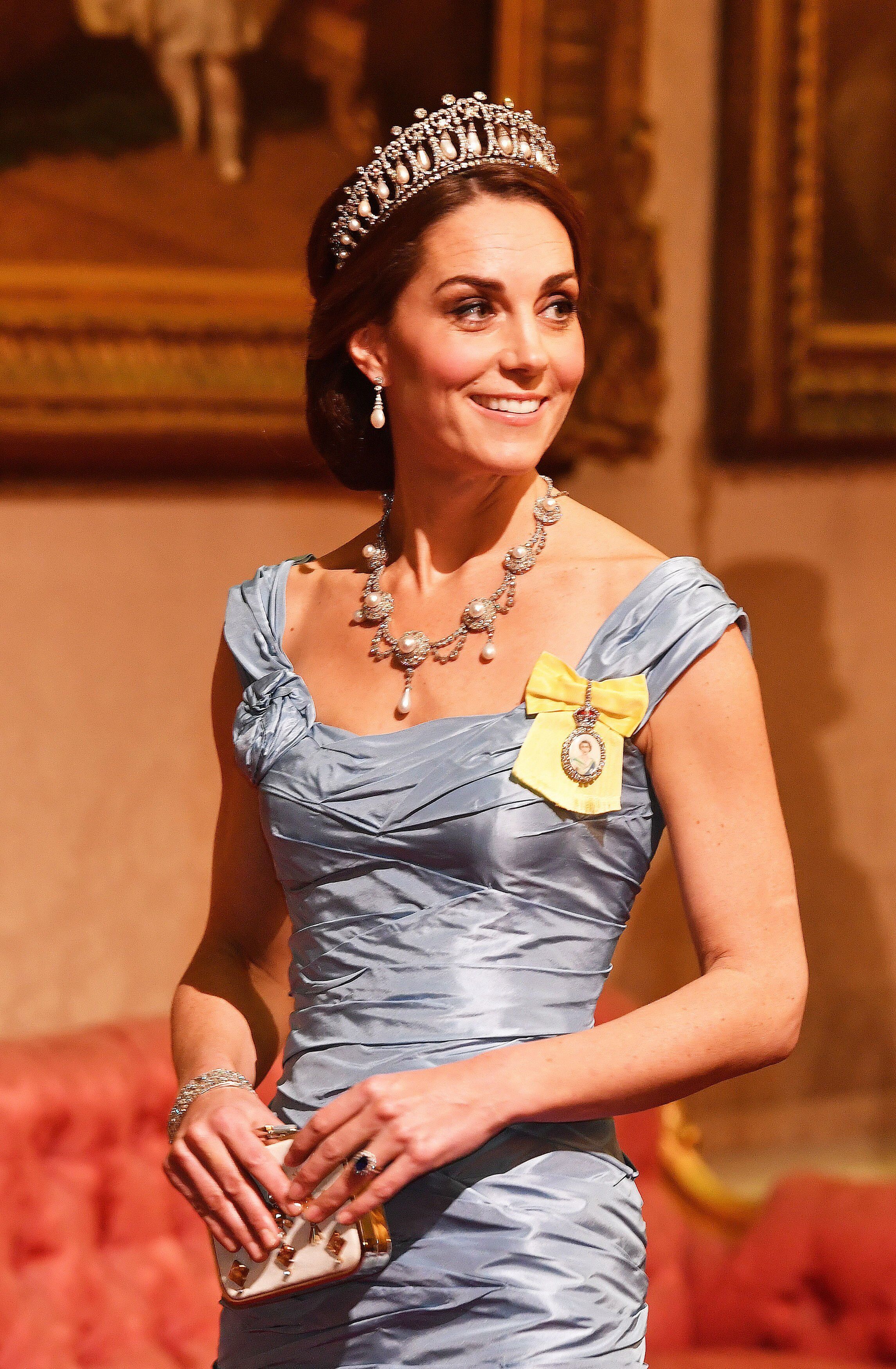 Những món trang sức hoàng gia đắt giá của công nương Kate Middleton-4