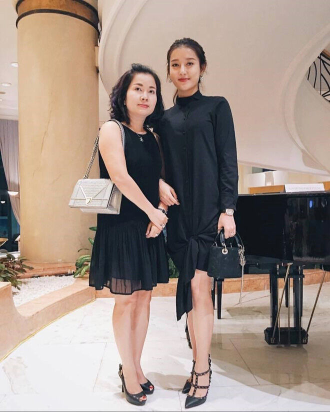 Top 5 bà mẹ của sao Việt có gu thời trang chất như nước cất-16
