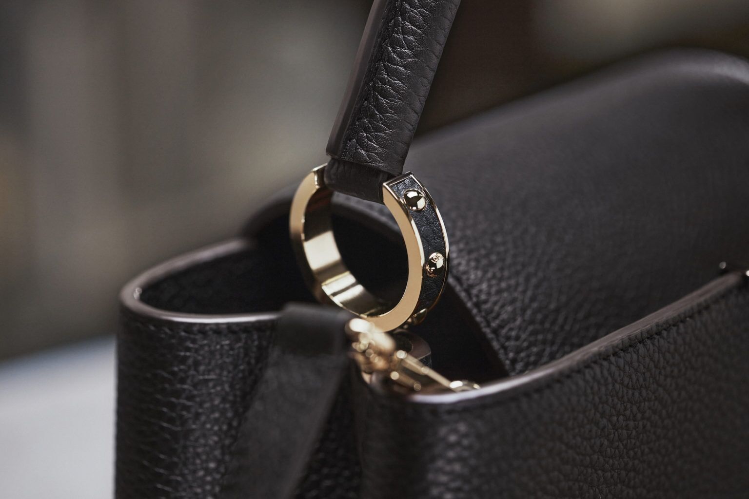 Louis Vuitton Capucines - biểu tượng vượt thời gian của sự nữ tính-5