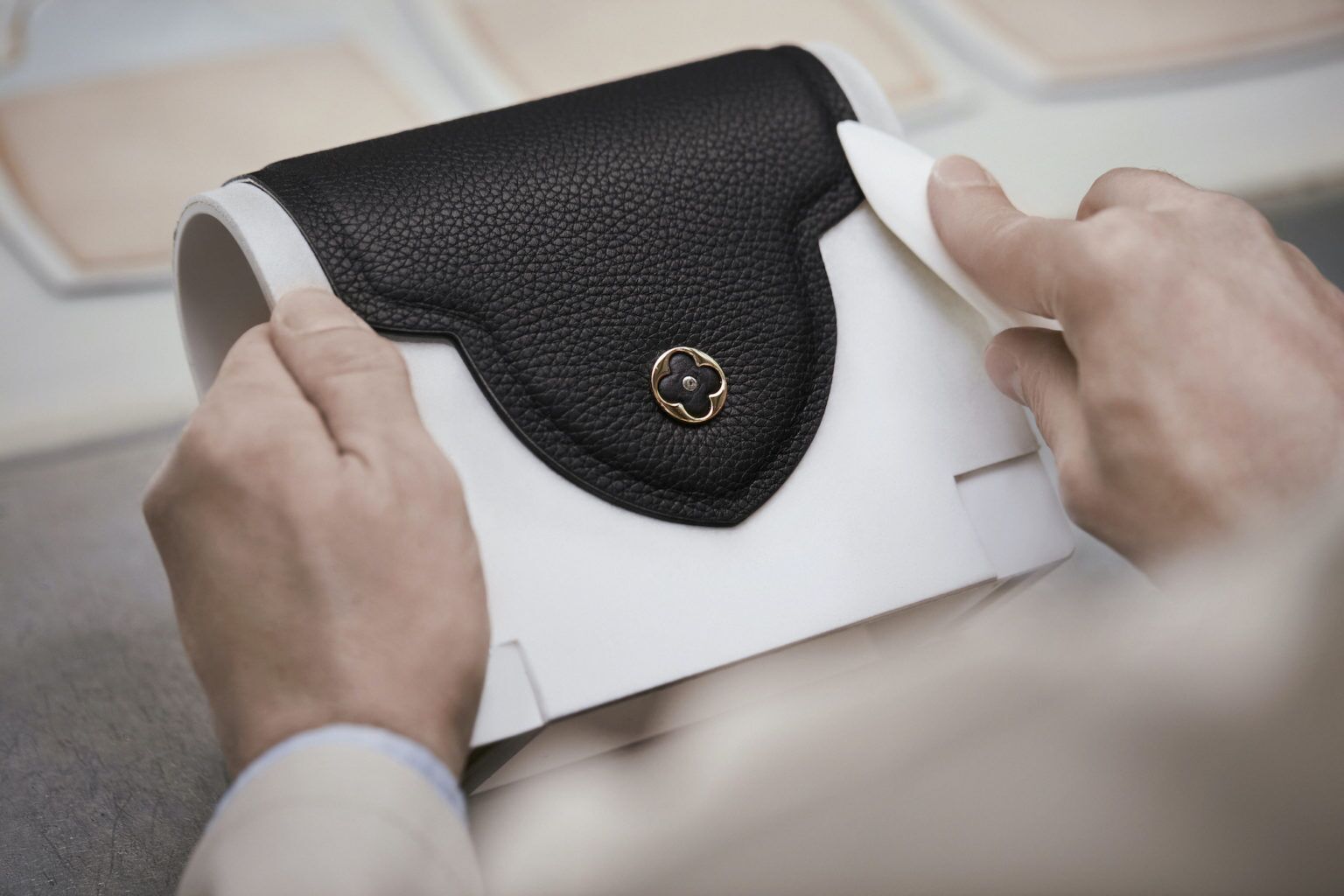 Louis Vuitton Capucines - biểu tượng vượt thời gian của sự nữ tính-3